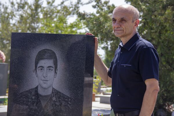 Ինչ էր թաքցրել Ադամ Սահակյանը ծառայության ընթացքում. քառօրյայի հերոսը կդառնար 23 տարեկան - Sputnik Արմենիա