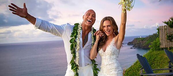 Скала Джонсон с супругой - Sputnik Армения