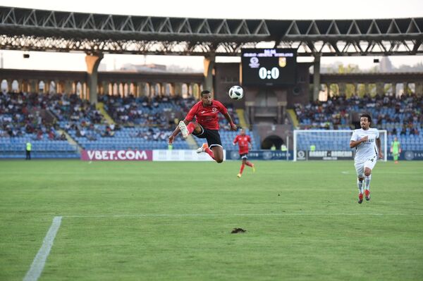 Арарат-Армения - Дюделанж – 1:0: ереванцы ведут в счете на пути к Лиге Европы — видео - Sputnik Армения