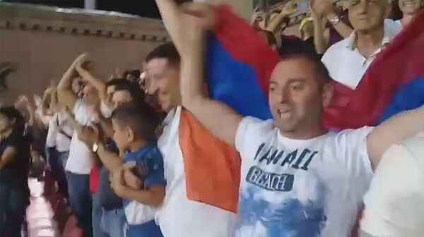 Арарат-Армения вырвал победу в первой игре с Дюделанжем — видео ликующих болельщиков - Sputnik Армения