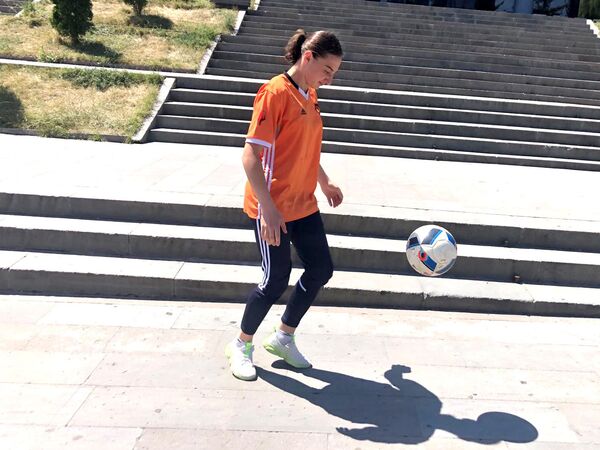 Ֆուտբոլ, դասեր ու սեր. 20-ամյա գյումրեցի աղջկա երազանքները - Sputnik Արմենիա