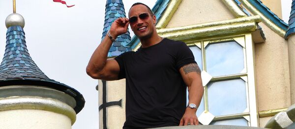 Актер Дуэйн Джонсон во время интервью в Диснейленде Актер Дуэйн Джонсон во время интервью в Диснейленде - Sputnik Արմենիա