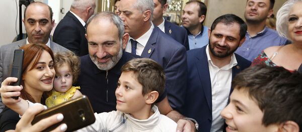 Премьер-министр Армении Никол Пашинян в Джермуке (23.08.2019) - Sputnik Армения