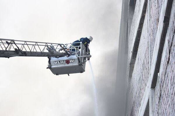 «Մալաթիա մոլի» մոտ լարված վիճակ է. հրշեջներին օգնության են հասել քաղաքացիներ. լուսանկարներ - Sputnik Արմենիա