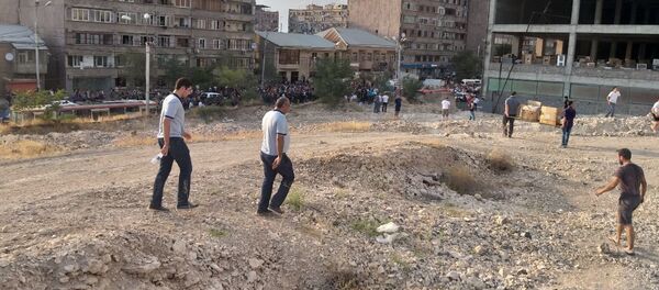 Владелец магазина Vega Самвел Алексанян приехал на место пожара Владелец магазина Vega Самвел Алексанян приехал на место пожара - Sputnik Արմենիա