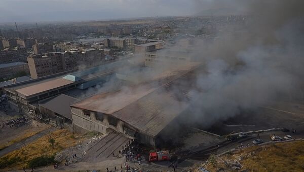 Крупный пожар вспыхнул в ТЦ Малатия Молл  - Sputnik Армения