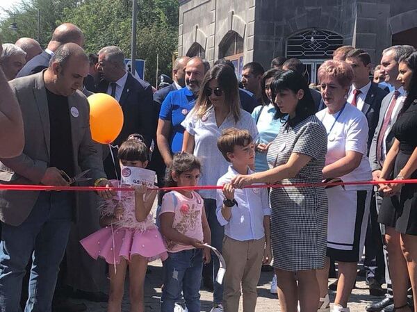 Пашинян приехал отмечать День города — в Гюмри открылась улица Шираза - Sputnik Армения