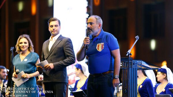 Премьер-министр Никол Пашинян выступил с речью в день города (25 августа 2019). Гюмри - Sputnik Արմենիա