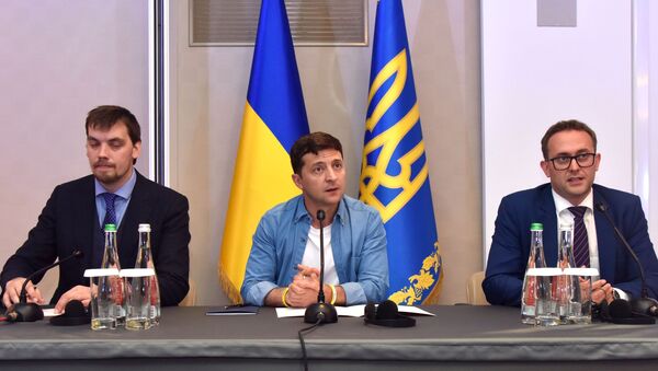 Президент Украины В. Зеленский и Алексей Гончарук - Sputnik Армения