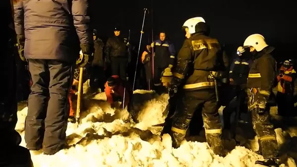 СПУТНИК_Снежная лавина сошла в городе Кировск Мурманской области. Кадры с места ЧП - Sputnik Армения