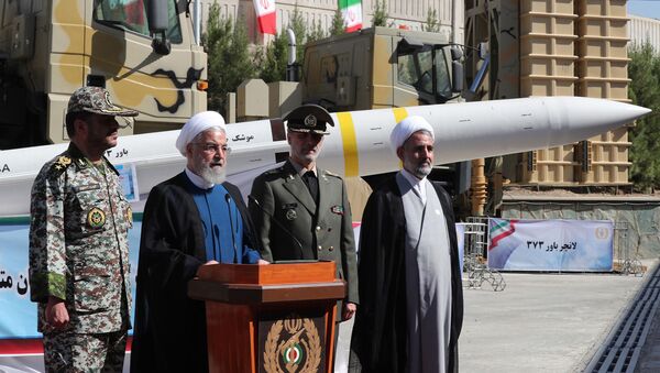 Президент Ирана Хасан Роухани во время презентации ЗРК иранского производства Бавар-373 (22 августа 2019). Иран - Sputnik Արմենիա