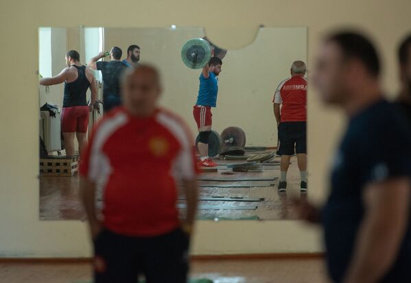 Тренировка армянских тяжелоатлетов - Sputnik Армения