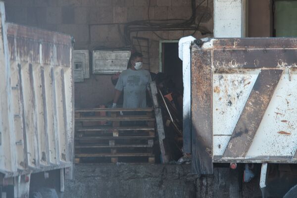 Сотни тонн испорченного мяса: что происходит на хладокомбинате после пожара - Sputnik Армения