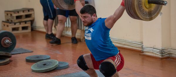 Андраник Карапетян на тренировке в преддверии ЧМ-2019 по тяжелой атлетике - Sputnik Արմենիա