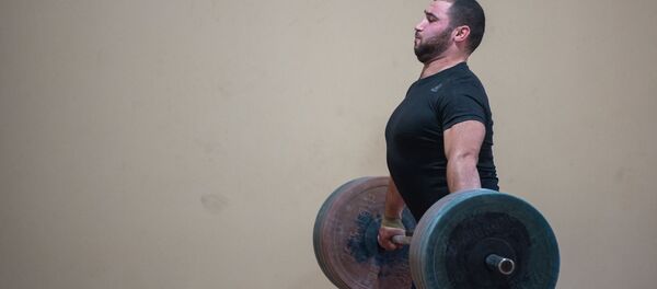 Симон Мартиросян на тренировке в преддверии ЧМ-2019 по тяжелой атлетике - Sputnik Армения