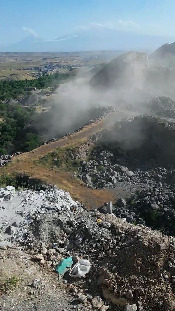 Քարհանք Էրեբունիո՞ւմ. քաղաքապետարանը բարձրաձայնում է բոլորի քթի տակ գործող հանքի մասին Քարհանք Էրեբունիո՞ւմ. քաղաքապետարանը բարձրաձայնում է բոլորի քթի տակ գործող հանքի մասին - Sputnik Արմենիա