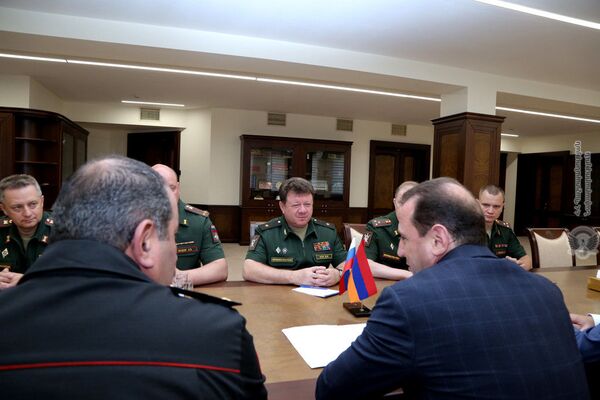 Тоноян и Кох обсудили вопрос сотрудничества военных полиций Армении и России Тоноян и Кох обсудили вопрос сотрудничества военных полиций Армении и России - Sputnik Армения
