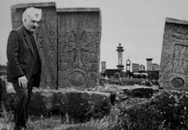 Эпоха Довлатяна в армянском кино, или Как двух Фрунзиков крестили - Sputnik Армения