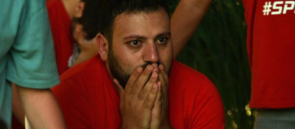 Реакция болельщиков ереванского Арарат-Армения по окончанию футбольного матча Лиги Европы УЕФА против команды Дюделанж в фан-зоне в парке Новый Ереван (29 августа 2019). Ереван - Sputnik Армения