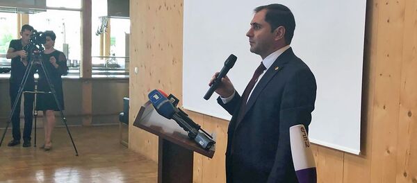 Министр территориального управления и инфраструктур Сурен Папикян на встрече с участниками ежегодного совещания руководителей центрального аппарата МИД и глав органов дипслужбы Армении в зарубежных странах (30 августа 2019). Гюмри - Sputnik Արմենիա