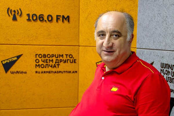 Удар ниже пояса или необходимый рывок: как армянский язык в вузах стал яблоком раздора - Sputnik Армения