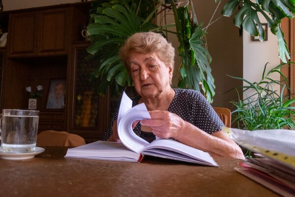 «Մեզ մոտ ոչ թե դպրոց էր, այլ իսկական տուն». նախկին տնօրենի դպրոցական հիշողությունները «Մեզ մոտ ոչ թե դպրոց էր, այլ իսկական տուն». նախկին տնօրենի դպրոցական հիշողությունները - Sputnik Արմենիա