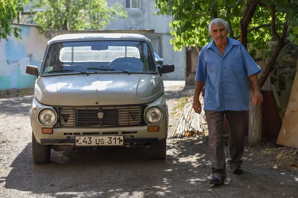 Уникальная марка HOME-MADE, или как в Армении учитель математики создал автомобиль-мутант Уникальная марка HOME-MADE, или как в Армении учитель математики создал автомобиль-мутант - Sputnik Армения