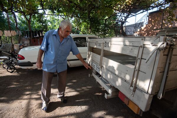 Մակնիշը՝ HOME-MADE, կամ ինչպես Ջրվեժում մաթեմատիկայի ուսուցիչը «մուտանտ» մեքենա ստեղծեց - Sputnik Արմենիա