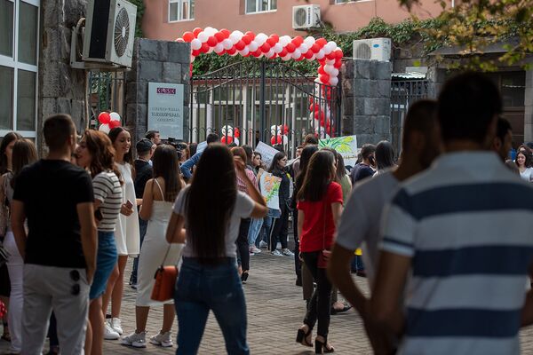Мы не против личностей, а за учебу: студенты бастуют у ереванского Нархоза - Sputnik Армения