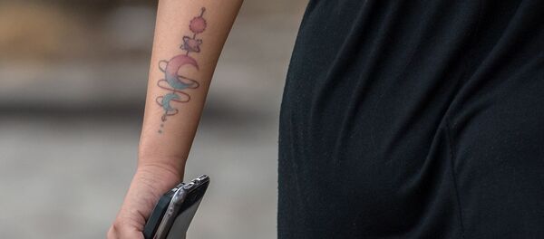 Девушка с татуировкой - Sputnik Армения