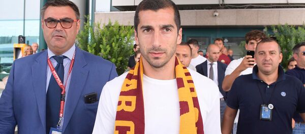 Официальный twitter канал ФК Рома опубликовал фотографии прибытия Генриха Мхитаряна в Рим - Sputnik Արմենիա