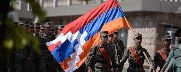 Военнослужащие Карабаха на праздничных мероприятиях Дня независимости (2 сентября 2019). Степанакерт Военнослужащие Карабаха на праздничных мероприятиях Дня независимости (2 сентября 2019). Степанакерт - Sputnik Армения
