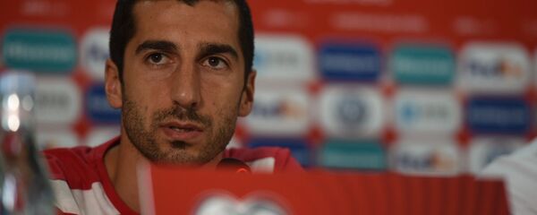 Генрих Мхитарян на пресс-конференции сборной Армении по футболу - Sputnik Армения