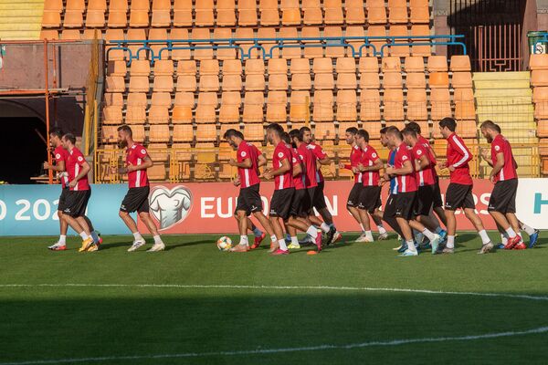 Мы хорошо понимаем, с кем будем играть - главный тренер сборной Армении по футболу - Sputnik Армения