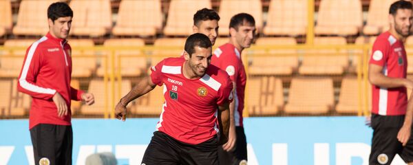 Предматчевая тренировка сборной Армении по футболу (4 сентября 2019). Еревaн Предматчевая тренировка сборной Армении по футболу (4 сентября 2019). Еревaн - Sputnik Արմենիա