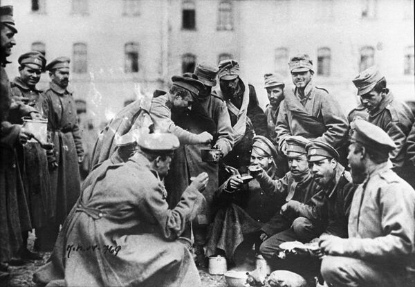 Мгебров умел сделать броневик из автомобильного недоразумения Мгебров умел сделать броневик из автомобильного недоразумения - Sputnik Армения