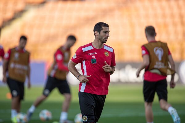 Мы хорошо понимаем, с кем будем играть - главный тренер сборной Армении по футболу - Sputnik Армения