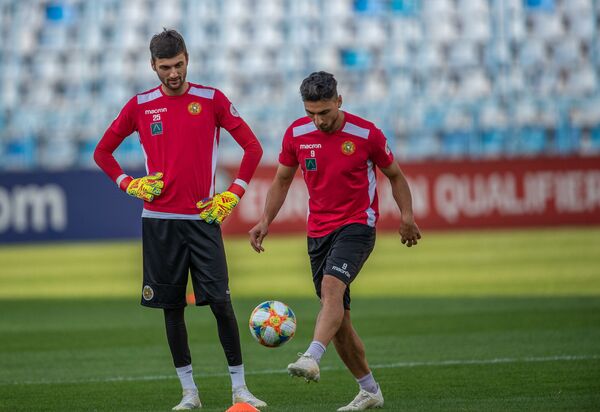 Мы хорошо понимаем, с кем будем играть - главный тренер сборной Армении по футболу - Sputnik Армения