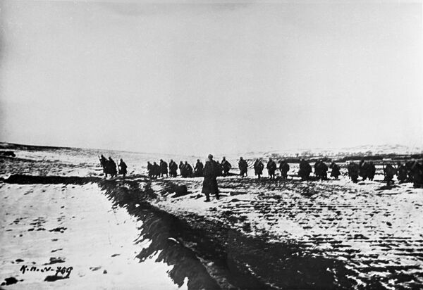 Мгебров умел сделать броневик из автомобильного недоразумения Мгебров умел сделать броневик из автомобильного недоразумения - Sputnik Армения