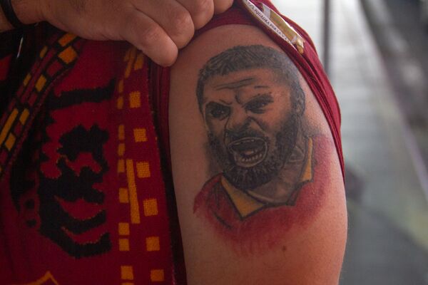 Таких тиффози в Ереване не ждал никто: кто встречал сборную Италии в аэропорту - Sputnik Армения