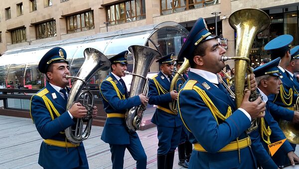 Духовой оркестр МЧС Армении исполнил композицию Ереван в День спасателя - Sputnik Армения