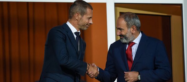 Премьер-министр Армении Никол Пашинян на матче Армения - Италия Премьер-министр Армении Никол Пашинян на матче Армения - Италия - Sputnik Արմենիա