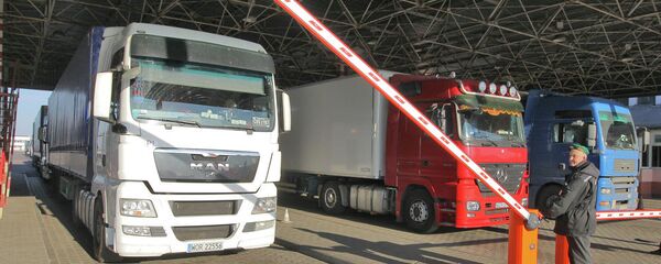 грузовики на КПП грузовики на КПП - Sputnik Արմենիա