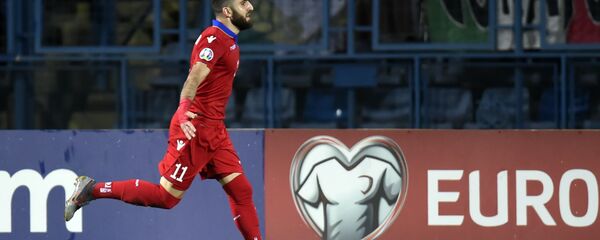 Игрок сборной Армении Тигран Барсегян радуется забитому голу в ворота сборной Италии. - Sputnik Արմենիա