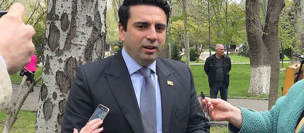Вице-спикер парламента Ален Симонян во время открытия аллеи армяно-российской дружбы в парке Национального собрания Армении (23 апреля 2019). Еревaн - Sputnik Армения