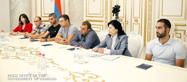 Представители общины Джермук на встрече с премьер-министром Армении (6 сентября 2019). Еревaн - Sputnik Արմենիա