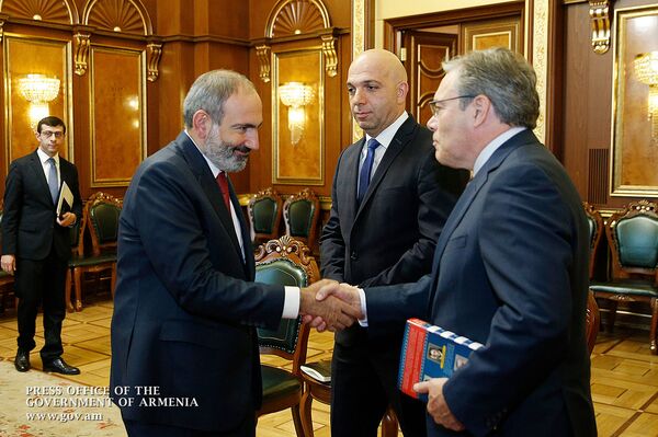 Փաշինյանը քննարկում է ունեցել ջերմուկցիների և «Լիդիանի» ներկայացուցիչների հետ Փաշինյանը քննարկում է ունեցել ջերմուկցիների և «Լիդիանի» ներկայացուցիչների հետ - Sputnik Արմենիա