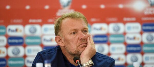 Тренер сборной Боснии и Герцеговины по футболу Роберт Просинечки на предматчевой пресс-конференции - Sputnik Армения
