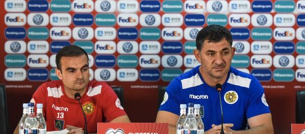 Камо Ованнисян и Армен Гюльбюдагянц на предматчевой пресс-конференции (7 сентября 2019). Еревaн Камо Ованнисян и Армен Гюльбюдагянц на предматчевой пресс-конференции (7 сентября 2019). Еревaн - Sputnik Армения