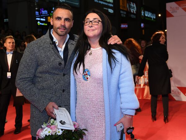 То я убегала, то он: Лолита откровенно рассказала о расставании с мужем То я убегала, то он: Лолита откровенно рассказала о расставании с мужем - Sputnik Армения